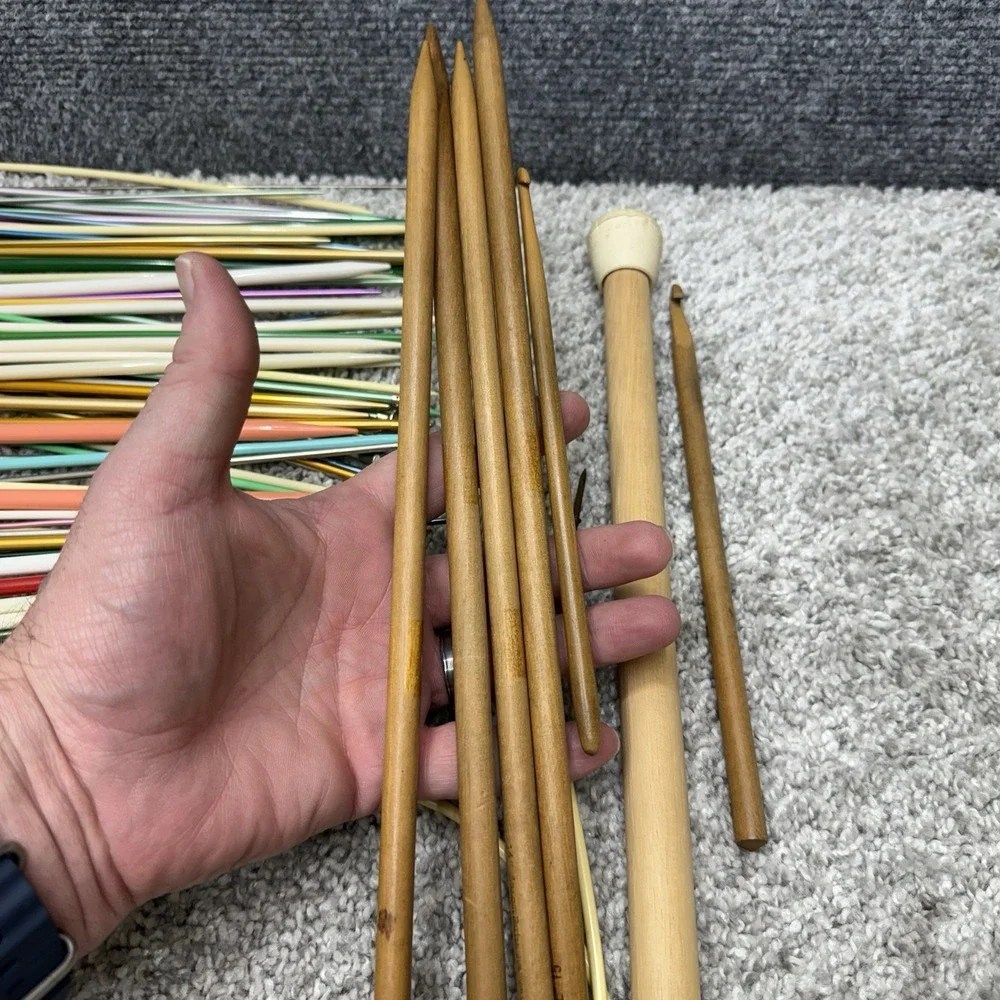 HUGE LOT ‎ crochet knitting needles hooks metal wood plastic  (READ)